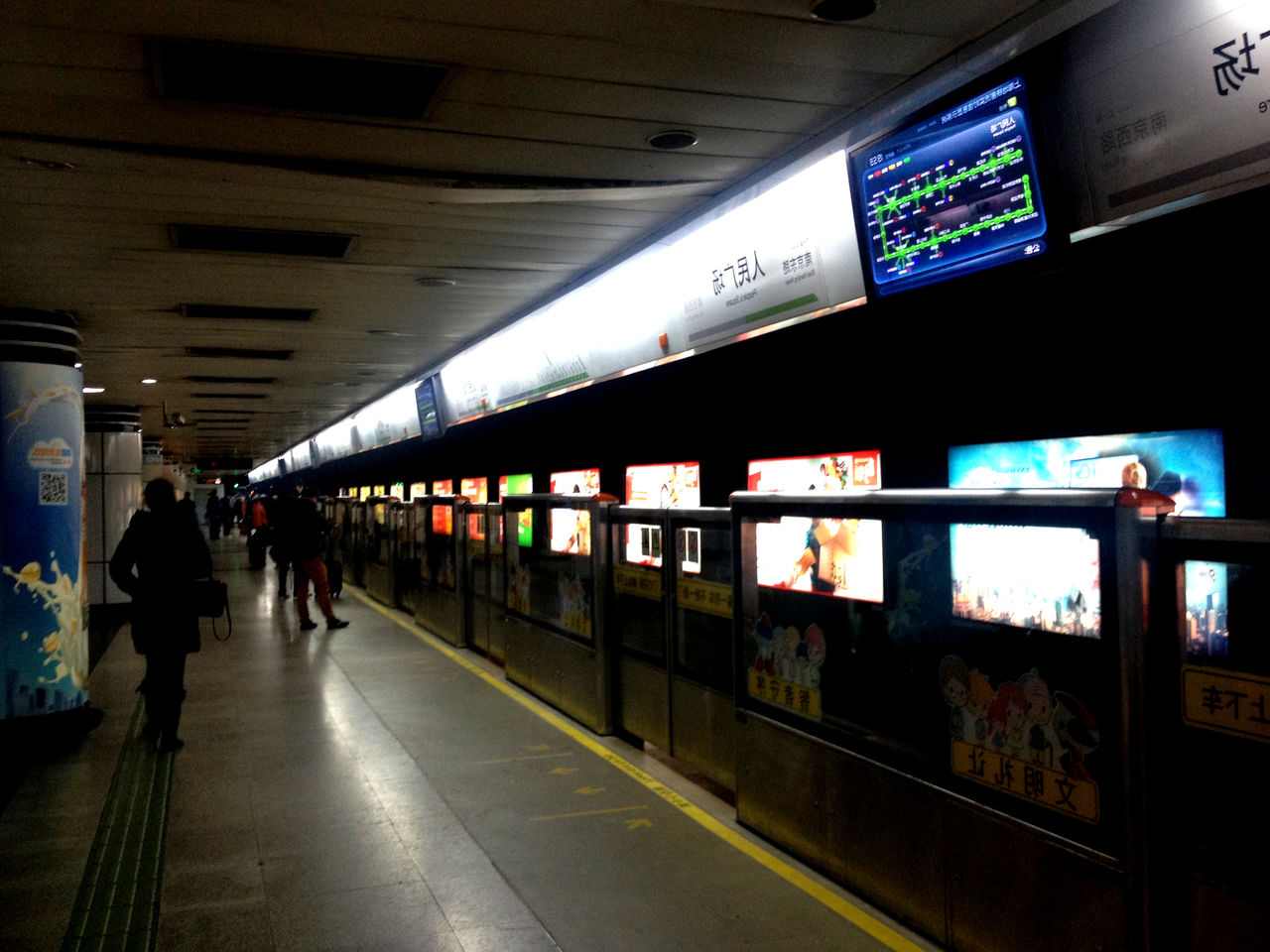 上海地铁人民广场站各个出口对应的路是什么（一号地铁b出口什么路）