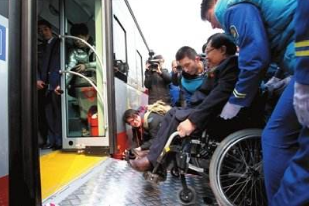 成都市 残疾人可以免费坐那些路号公交车 能否凭残疾证免费乘地铁吗（成都持残疾证3级可坐地铁吗）