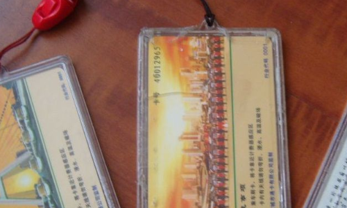 南京地铁公交卡刷不了进不了站 坐公交车的时候可以刷公交卡但是没办法坐地铁显示卡无效这是怎么（南京地铁电子卡可以刷公交卡）